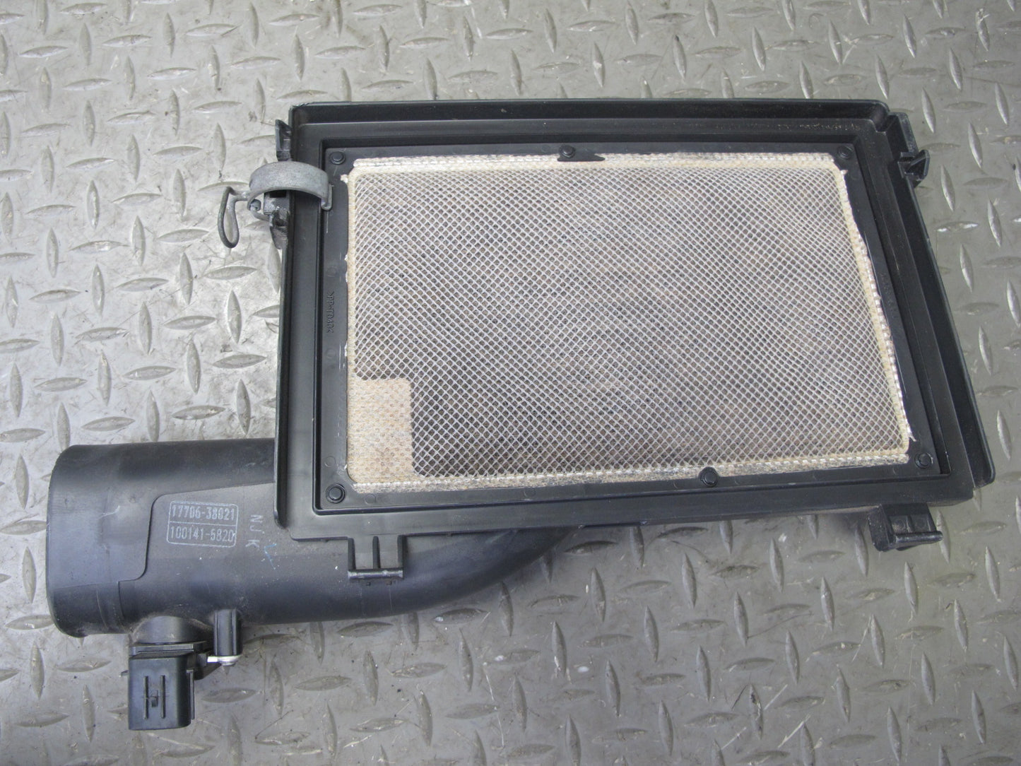 07-17 Lexus LS600h LS460 Left Air Intake Cleaner Filter Box w MAF Sensor OEM