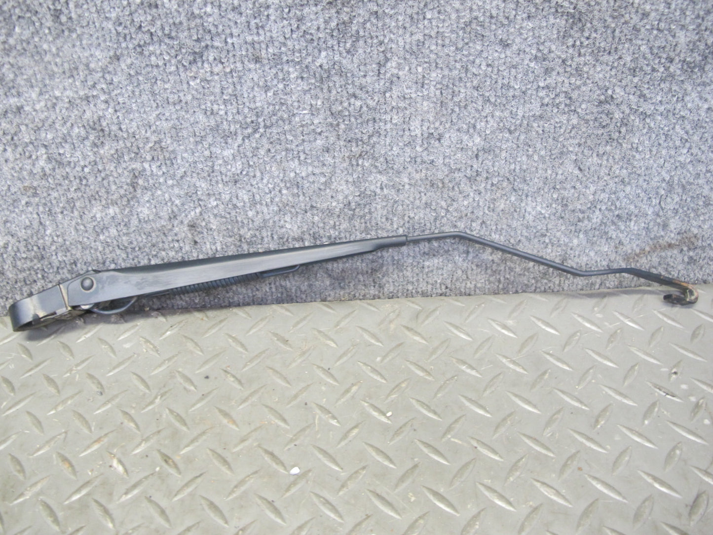 2003-2009 Hummer H2 Front Windshield Left & Right Wiper Arm Set of 2