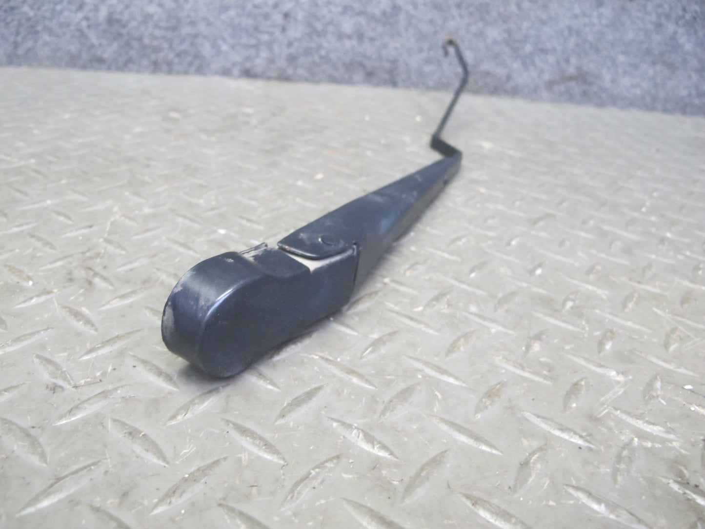 2003-2009 Hummer H2 Front Windshield Left & Right Wiper Arm Set of 2