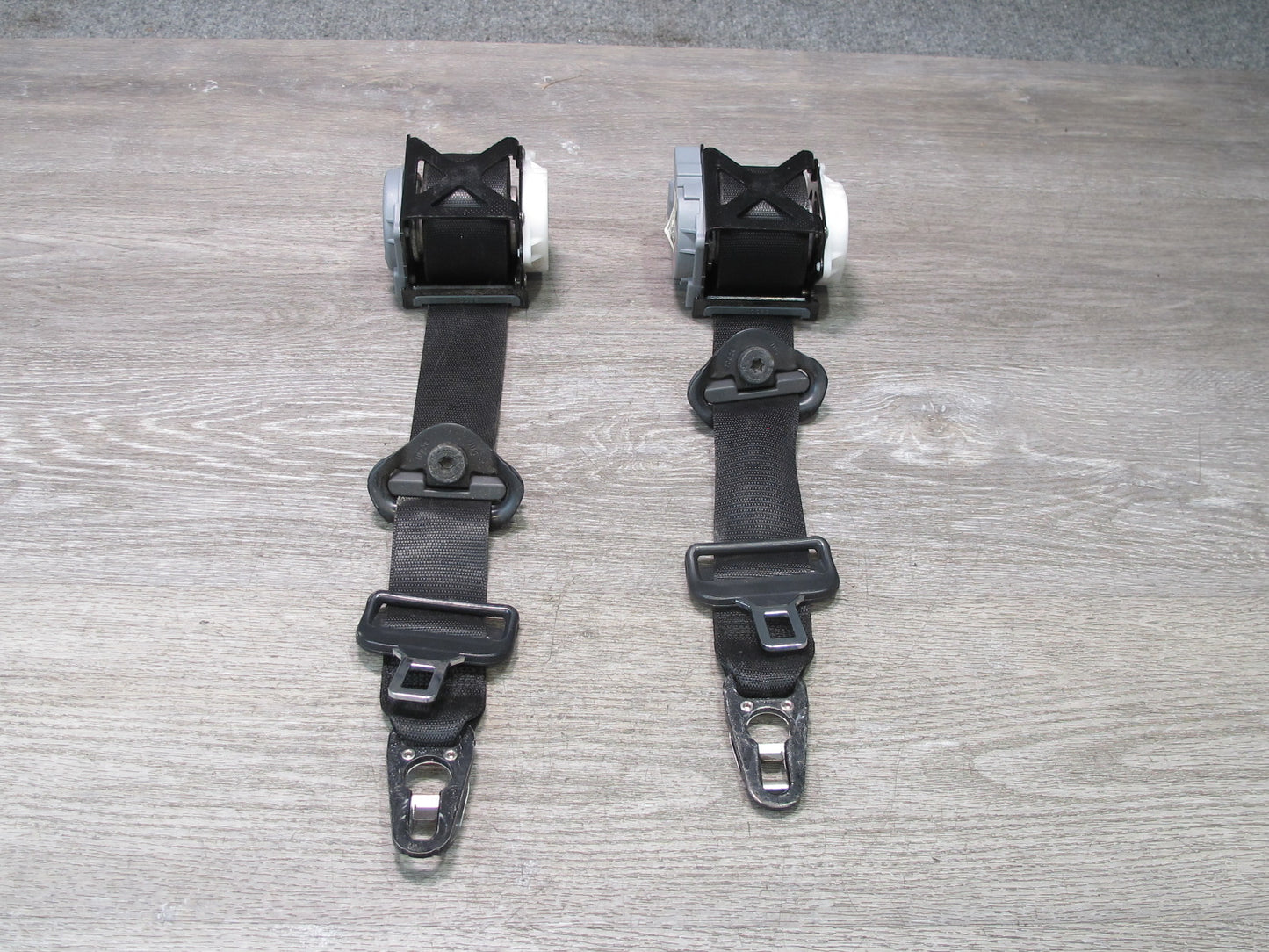 12-20 MERCEDES R172 SLK SLC FRONT LEFT & RIGHT SIDE SEATBELT RETRACTOR SET OEM