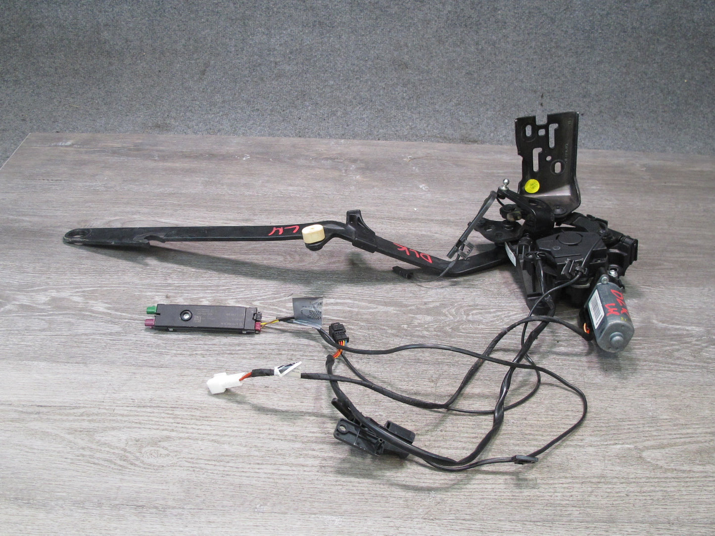 2012-2020 Mercedes R172 SLK SLC Convertible TOP Left Side Hinge Motor Assembly