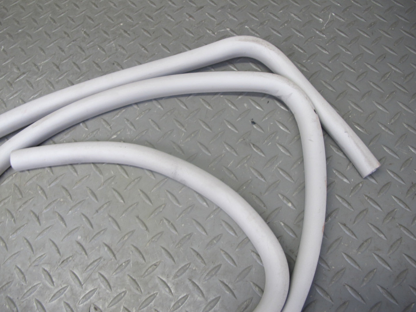 2003-2009 Hummer H2 Front Upper Roof Weatherstrip Rubber Seal