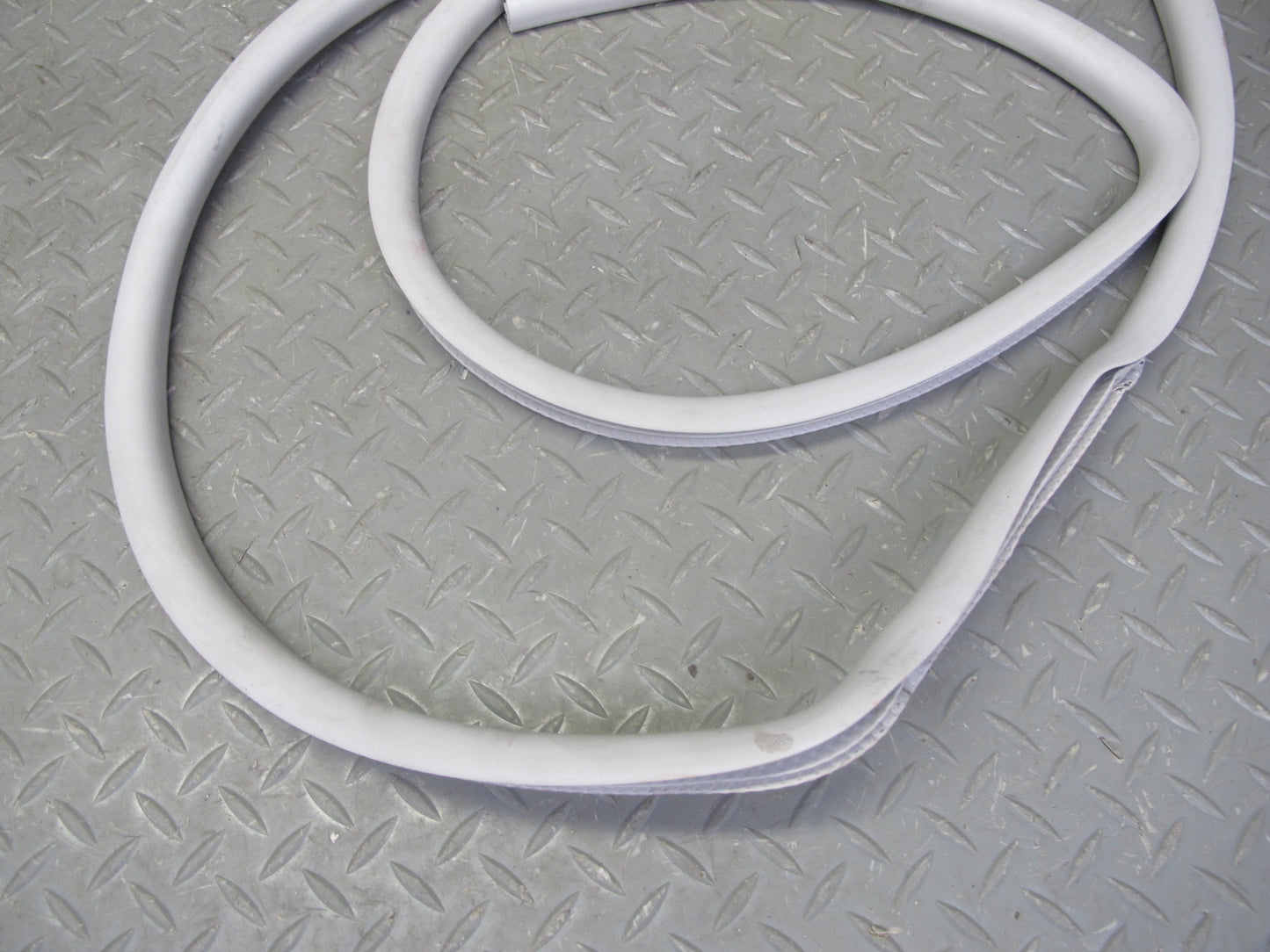 2003-2009 Hummer H2 Front Upper Roof Weatherstrip Rubber Seal