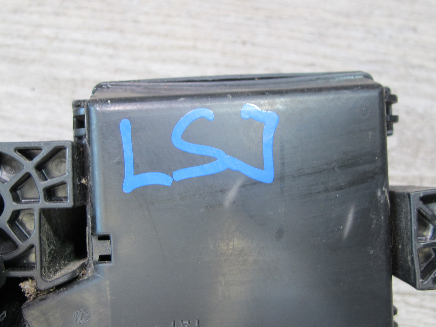 08-16 Lexus UVF46 LS600h Engine Compartment Fuse Relay Box Module OEM
