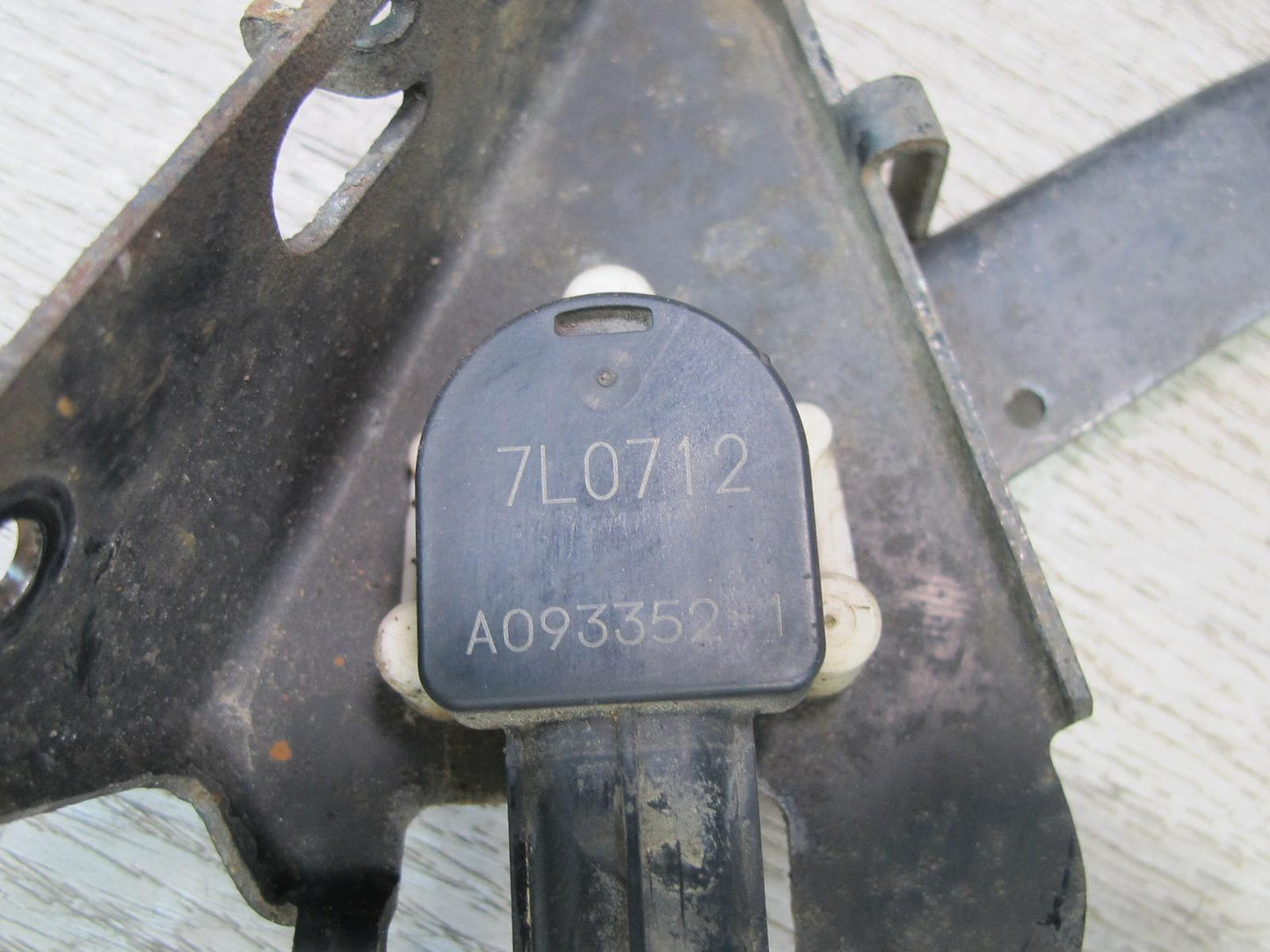 08-16 Lexus LS600h LS460 Rear Left & Right Suspension Height Level Sensor OEM