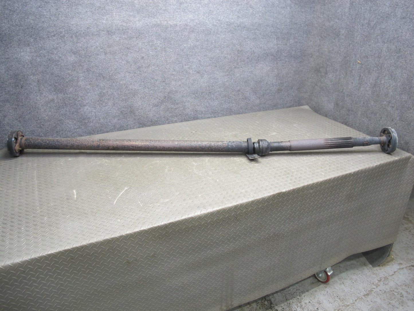 2008 VW Golf R32 VR6 MK5 AWD Rear Driveshaft Drive Shaft Propeller Assembly OEM