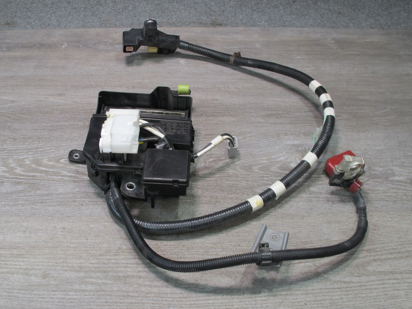 08-09 Lexus UVF46 LS600h Hybrid Rear Fuse Junction Box Battery Cable OEM