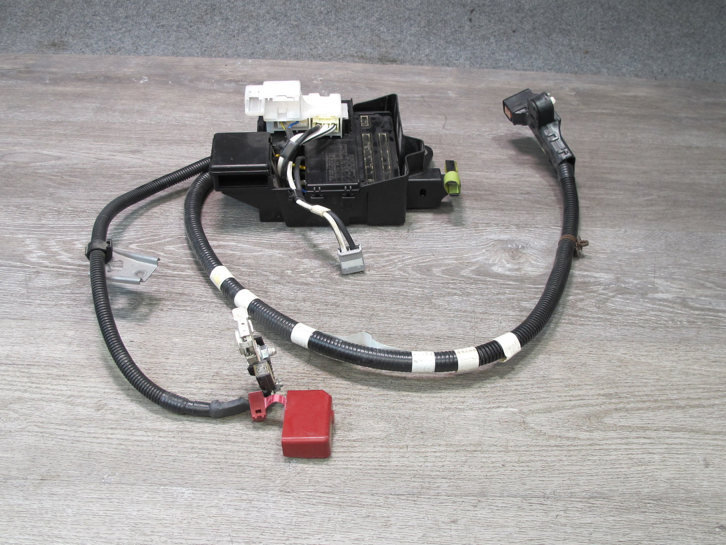 08-09 Lexus UVF46 LS600h Hybrid Rear Fuse Junction Box Battery Cable OEM