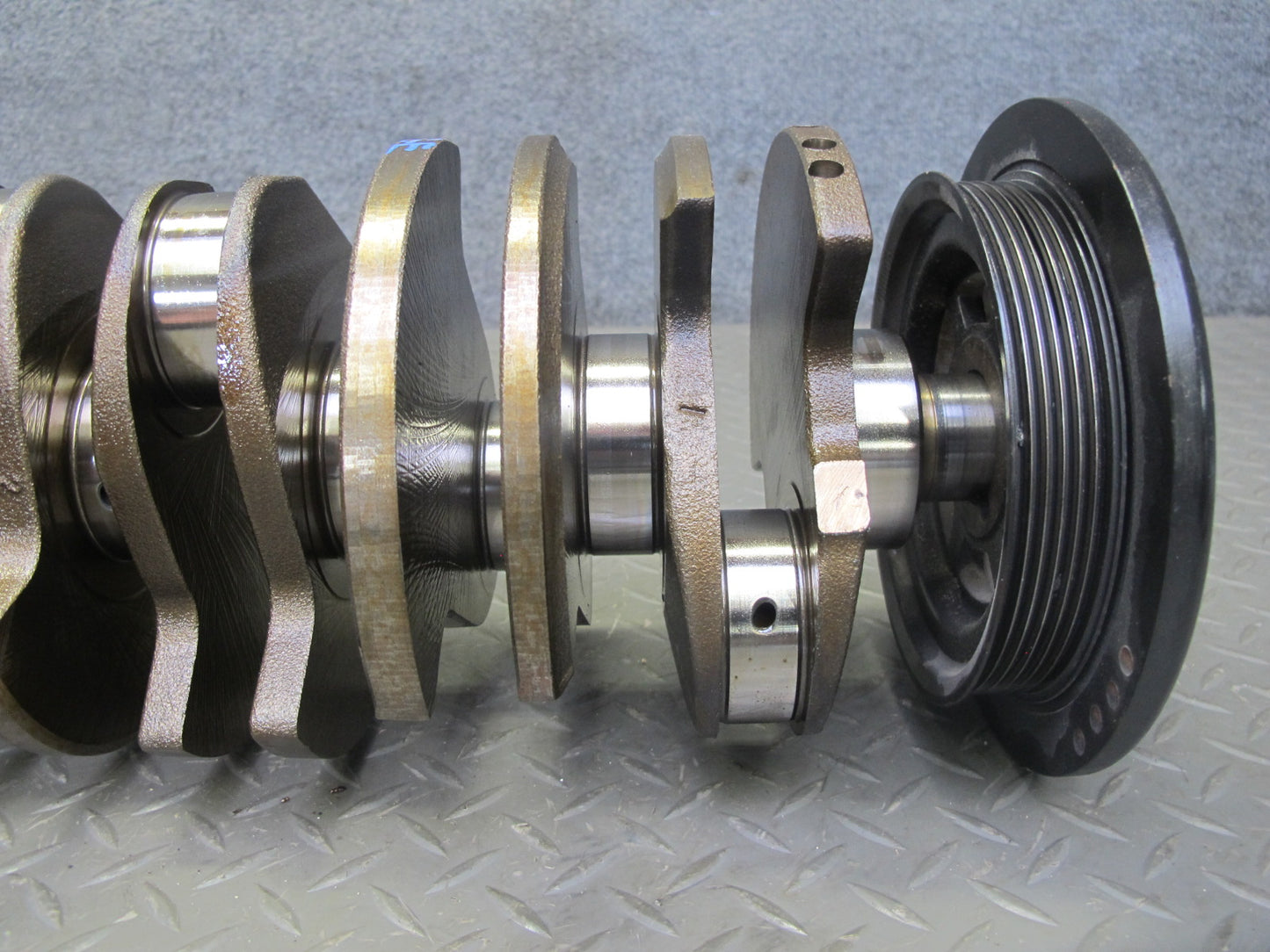2008 VW Golf R32 VR6 Cbra 3.2L Engine Crankshaft w Bearings & Pulley 105K OEM