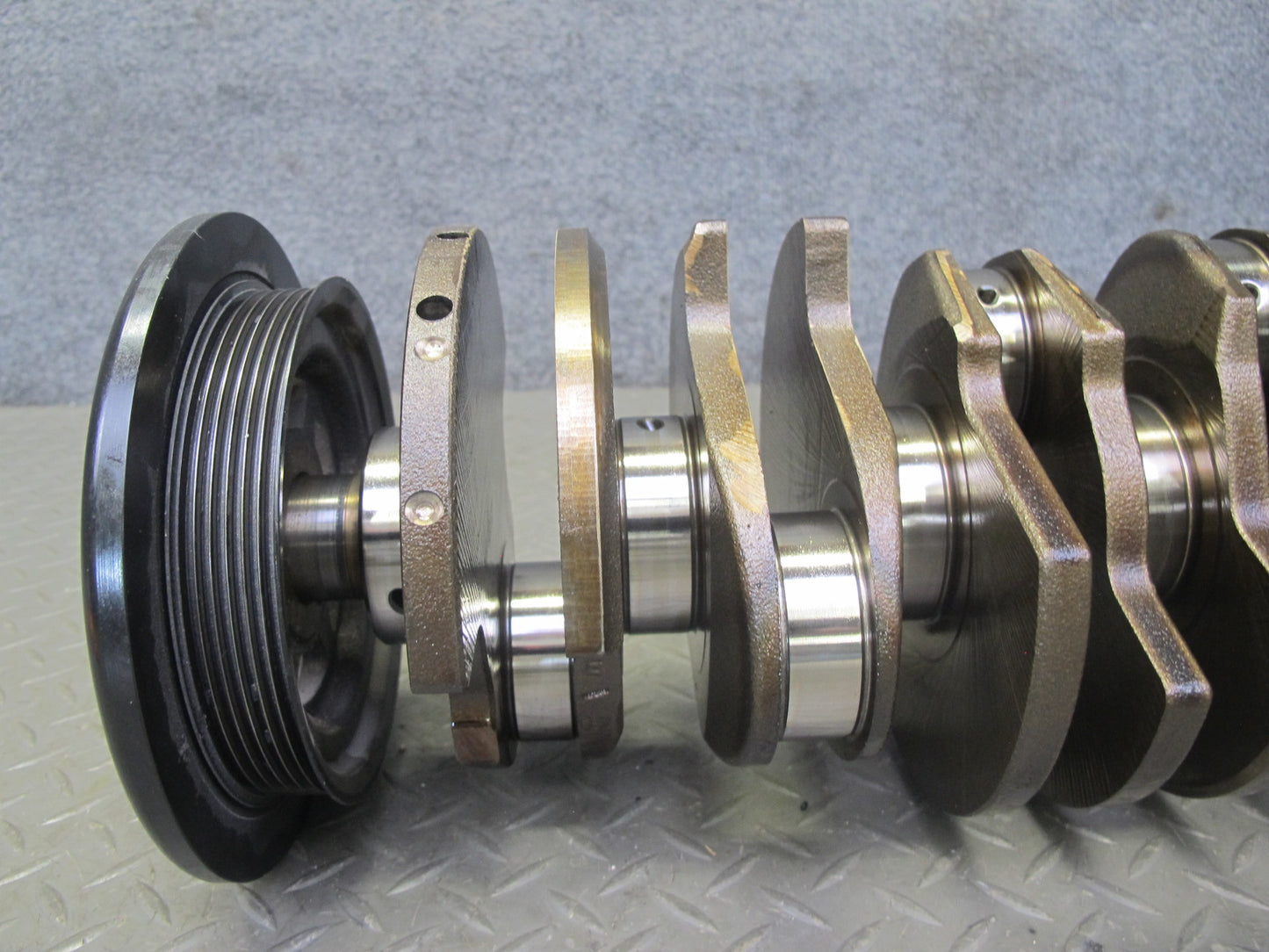 2008 VW Golf R32 VR6 Cbra 3.2L Engine Crankshaft w Bearings & Pulley 105K OEM