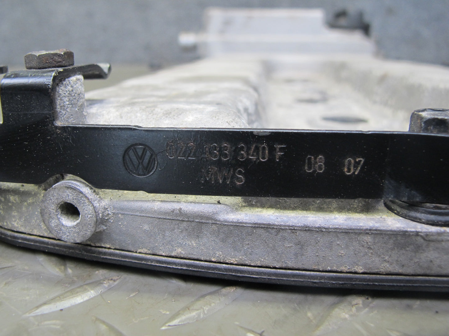 07-08 VW EOS Golf R32 MK5 VR6 3.2L Cbra Engine Valve Cover OEM