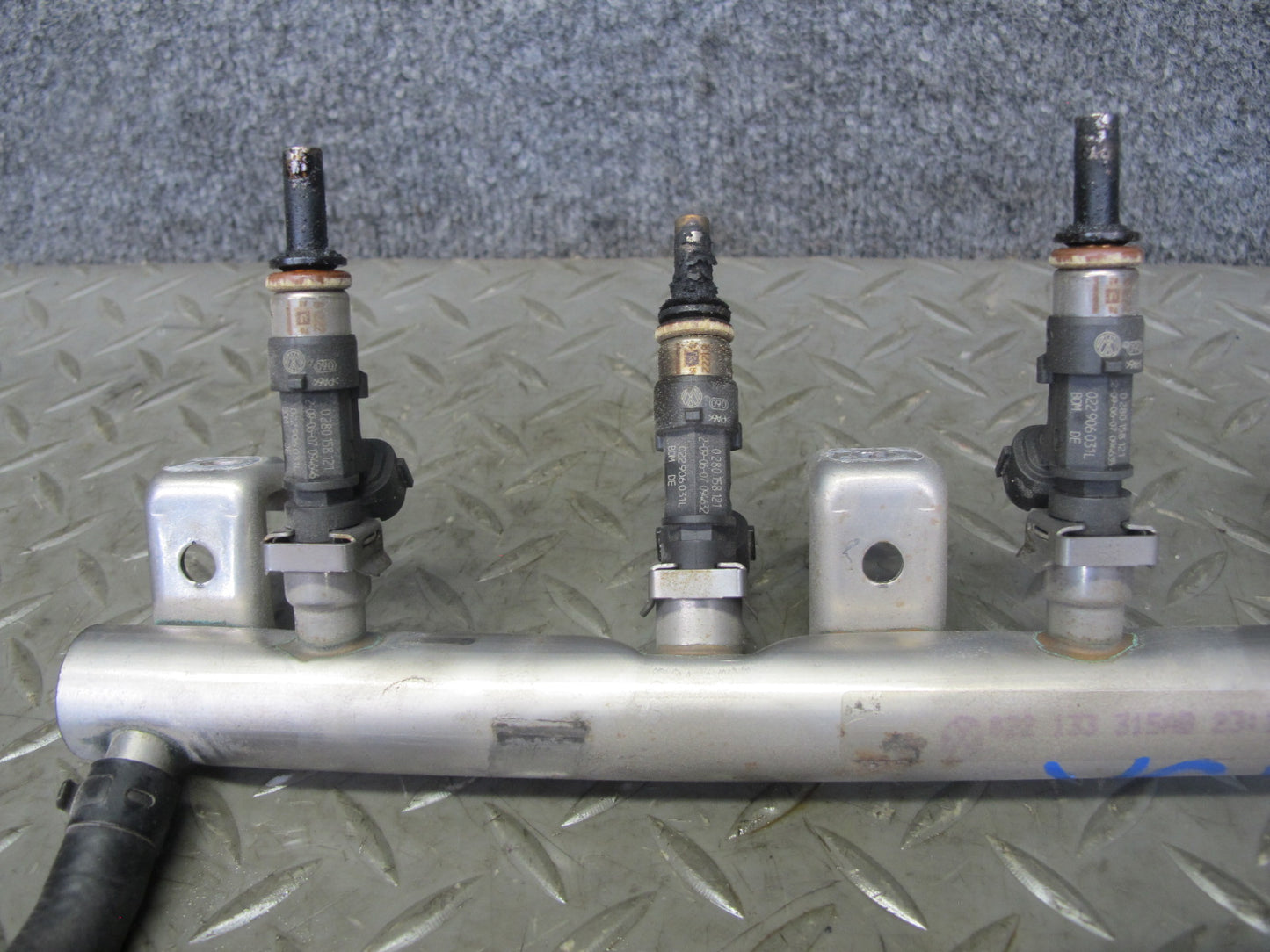 2008 VW Golf R32 MK5 VR6 3.2L Cbra Fuel Injection Rail Tube w Injectors OEM