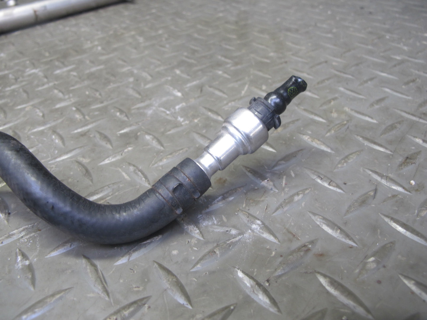 2008 VW Golf R32 MK5 VR6 3.2L Cbra Fuel Injection Rail Tube w Injectors OEM