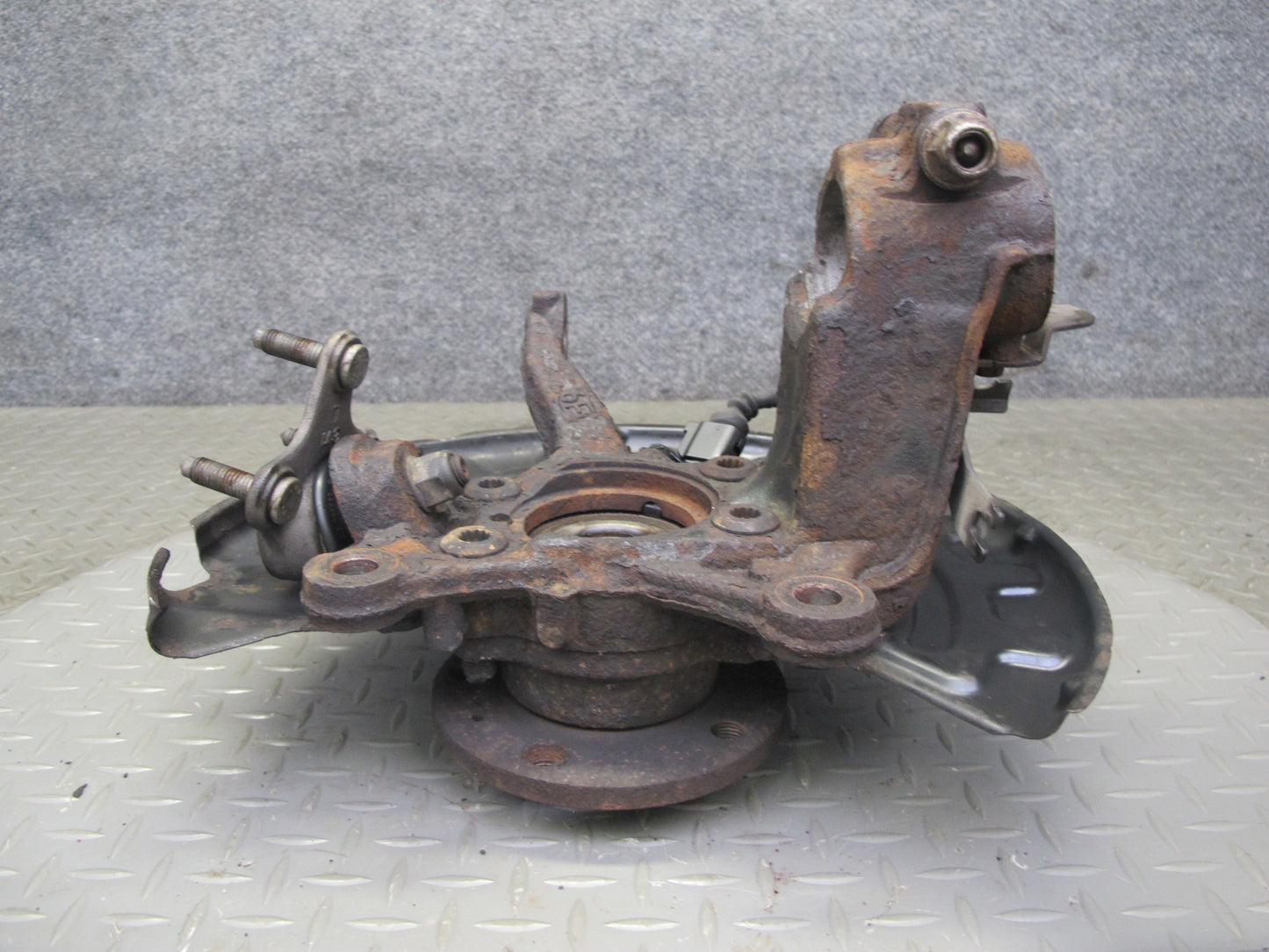 2008 VW R32 VR6 AWD Front Left Spindle Knuckle Wheel Hub Bearing 105K Miles OEM