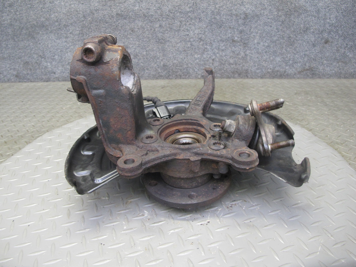 2008 VW R32 VR6 AWD Front Right Spindle Knuckle Wheel Hub Bearing 105K Miles OEM