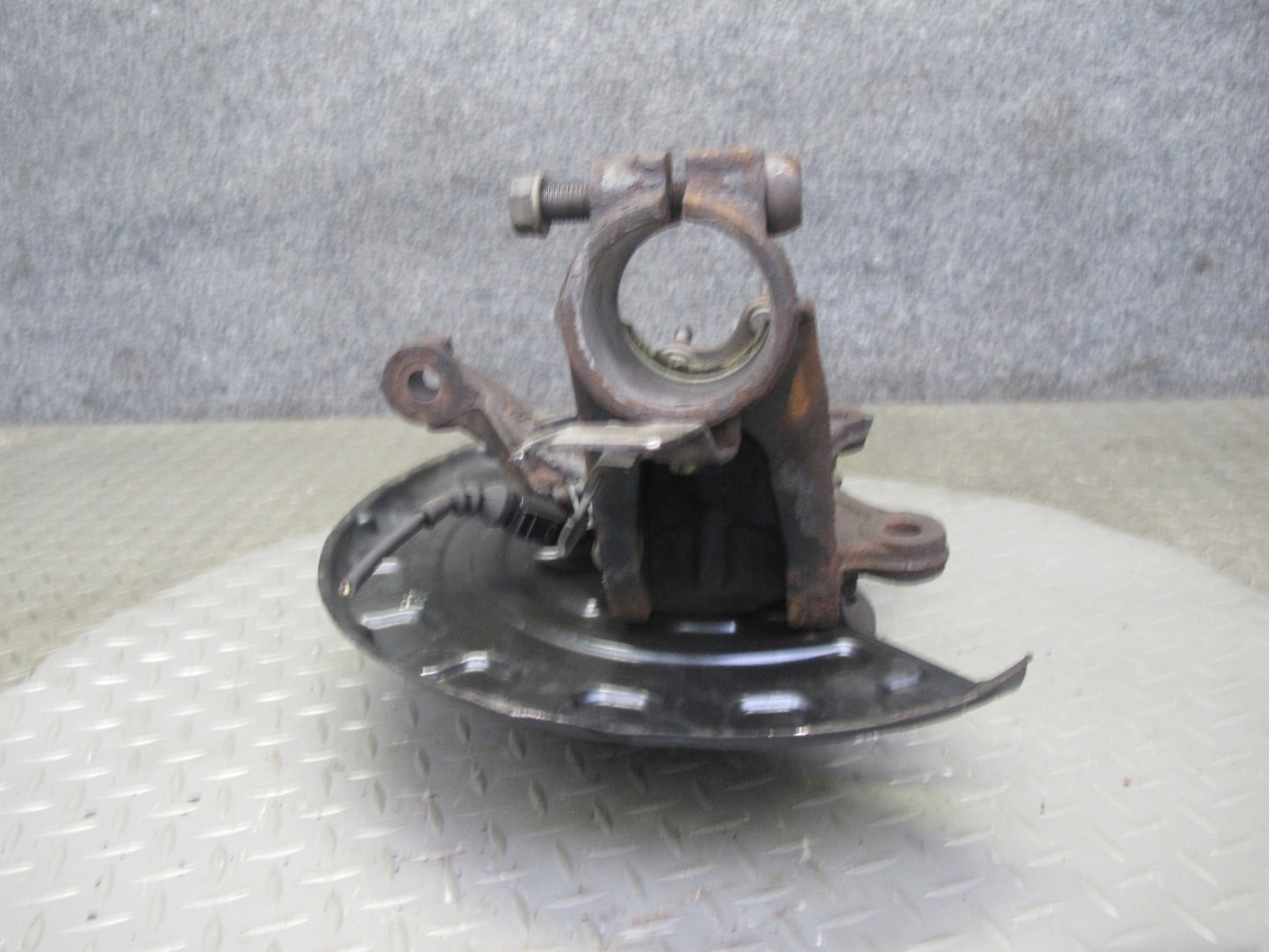 2008 VW R32 VR6 AWD Front Right Spindle Knuckle Wheel Hub Bearing 105K Miles OEM