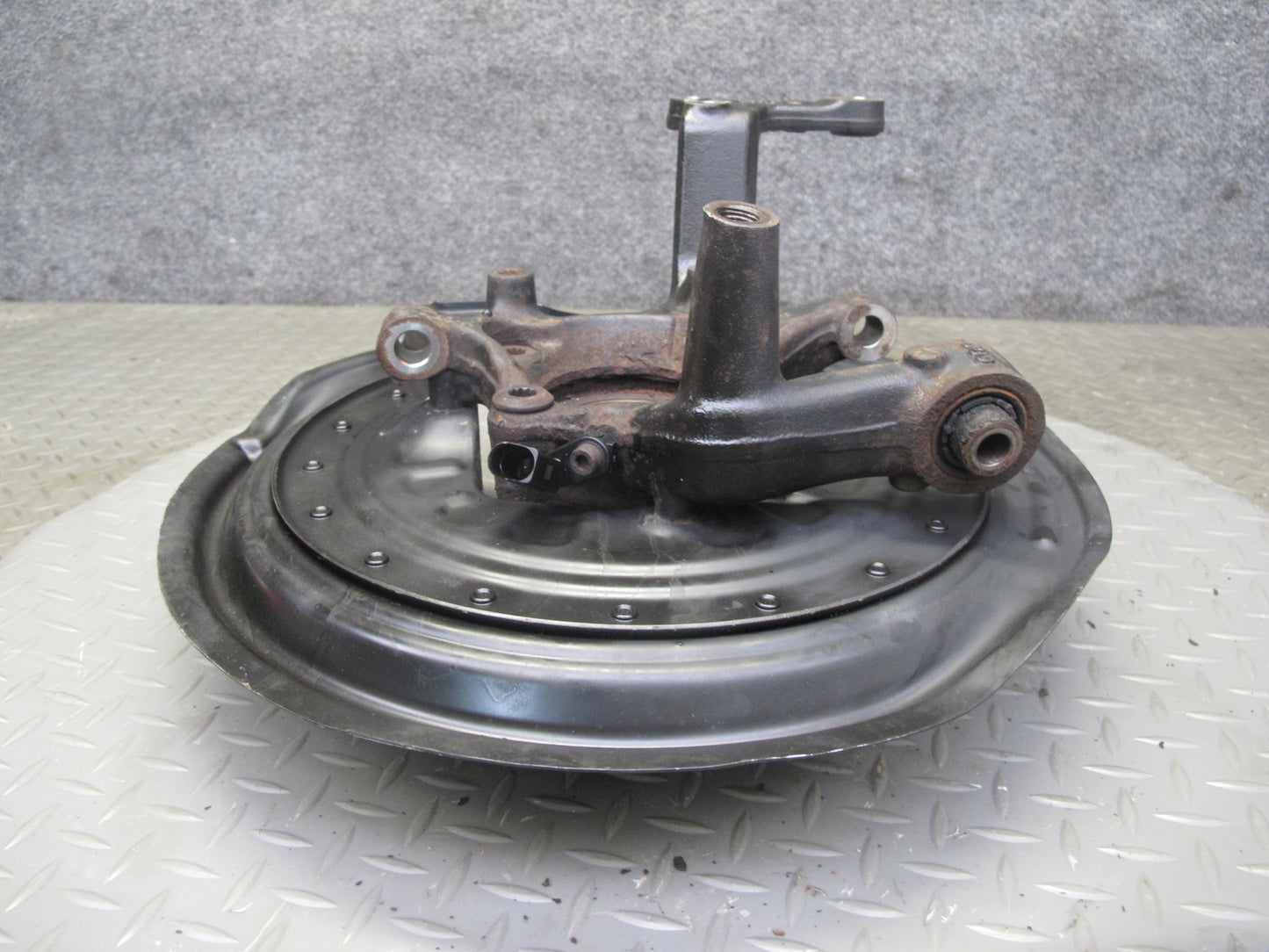 2008 VW Golf R32 VR6 AWD Rear Left Spindle Knuckle Wheel Hub Bearing OEM