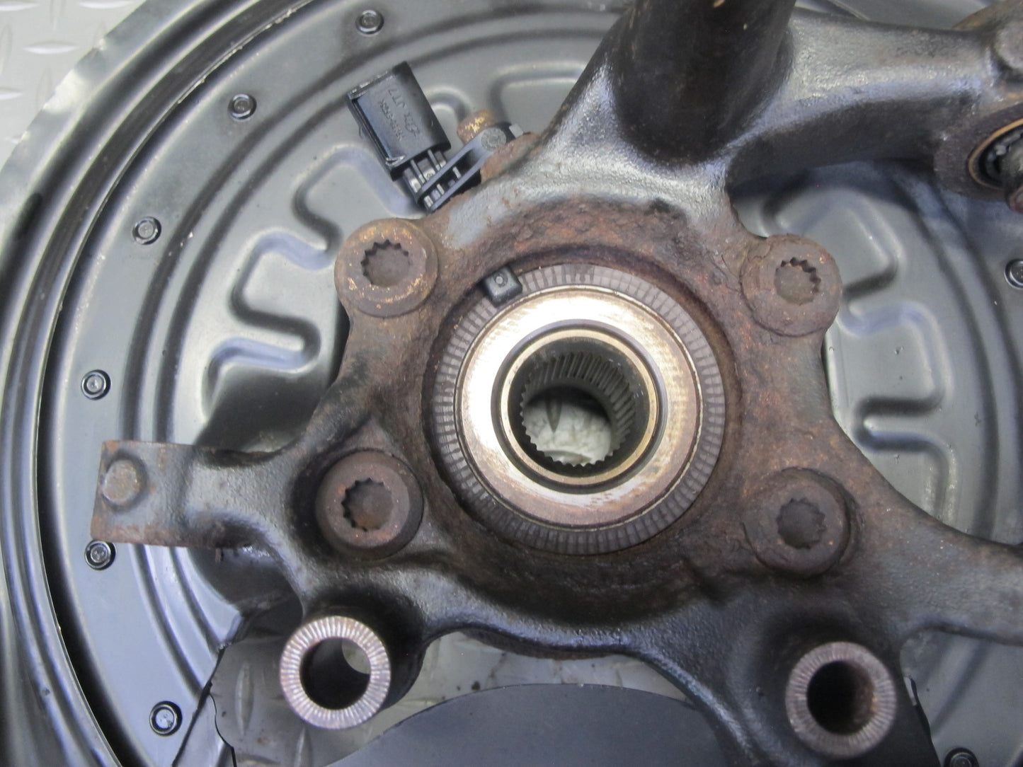 2008 VW Golf R32 VR6 AWD Rear Right Spindle Knuckle Wheel Hub Bearing OEM