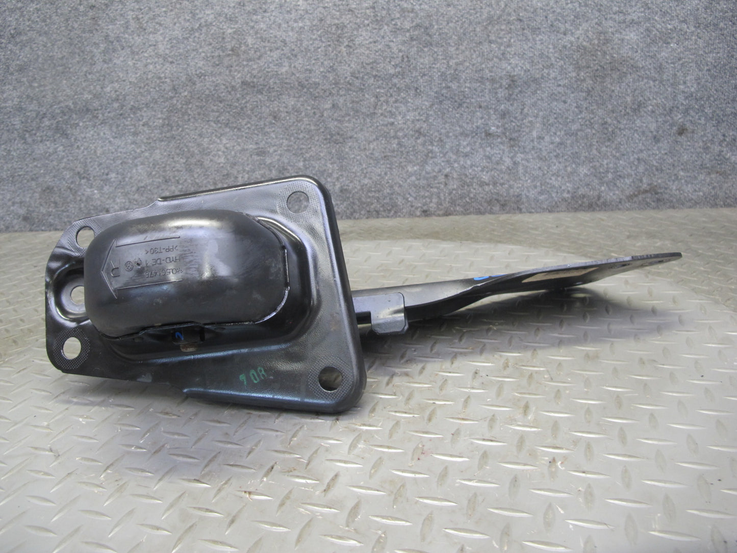 06-14 VW Golf R32 GTI R Rabbit Jetta Rear Right Suspension Trailing Arm OEM
