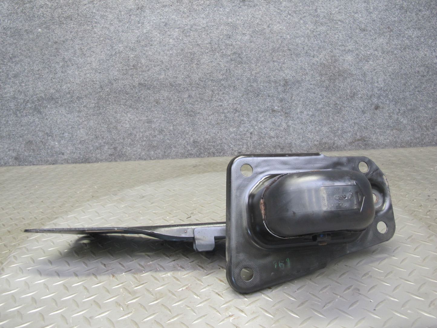 06-14 VW Golf R32 GTI R Rabbit Jetta Rear Left Suspension Trailing Arm OEM