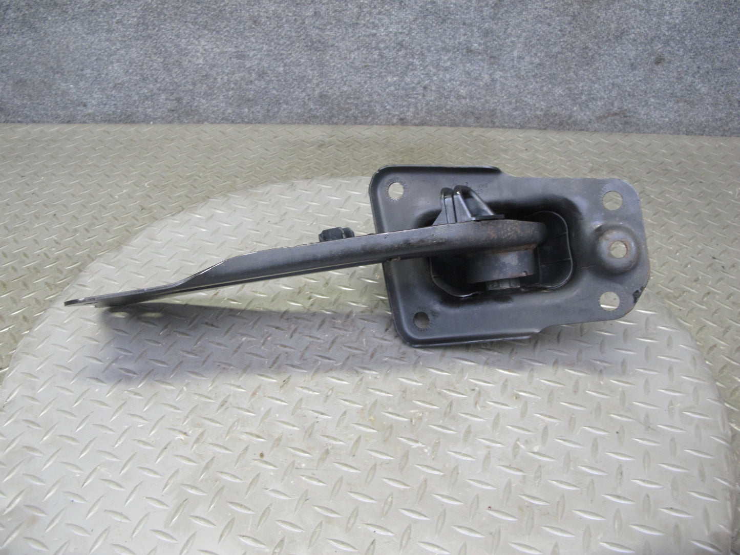 06-14 VW Golf R32 GTI R Rabbit Jetta Rear Left Suspension Trailing Arm OEM