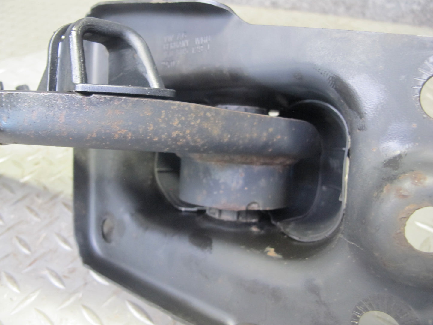 06-14 VW Golf R32 GTI R Rabbit Jetta Rear Left Suspension Trailing Arm OEM