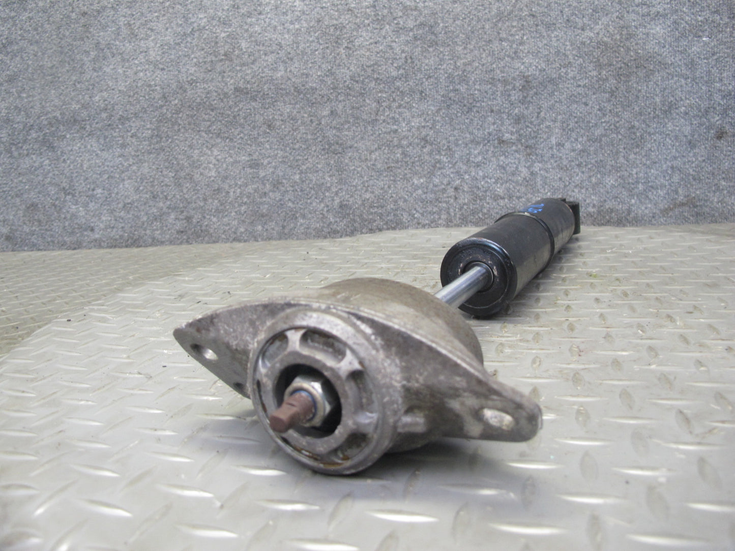 2008 VW Golf MK5 R32 VR6 AWD Rear Left & Right Strut Shock Absorber Set OEM