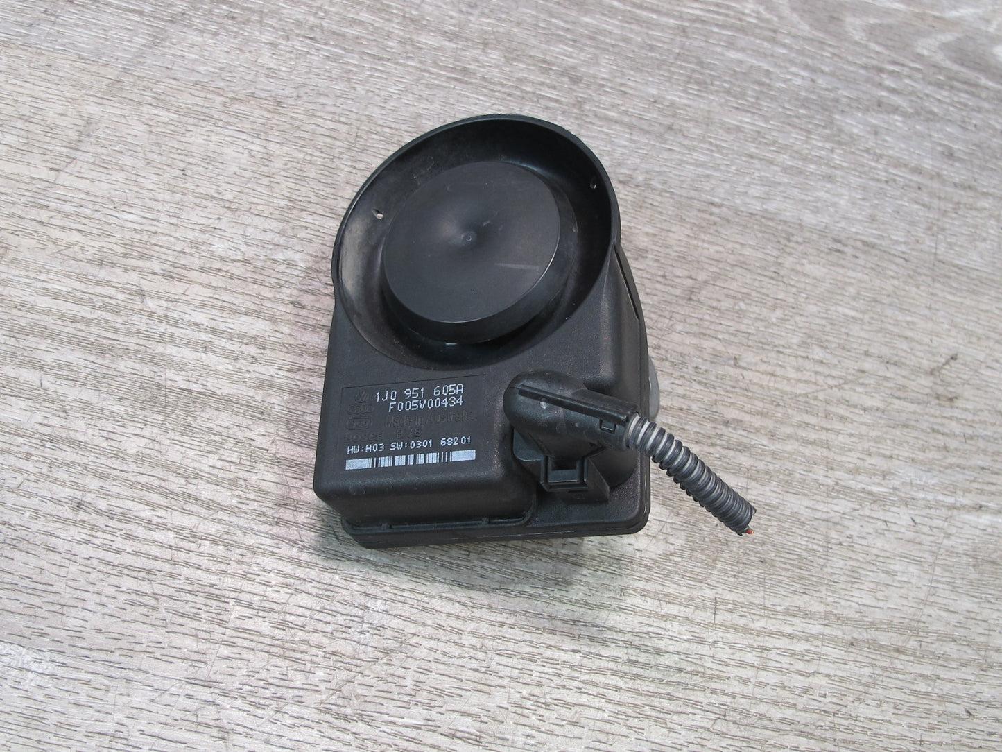 2003-2010 Porsche Cayenne 955 Anti Theft Alarm Horn Siren 1J0951605A