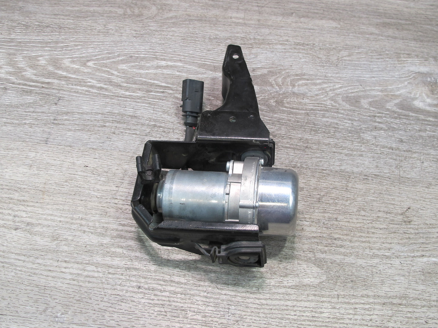 2003-2006 Porsche Cayenne 955 4.5L Turbo Brake Booster Vacuum Pump