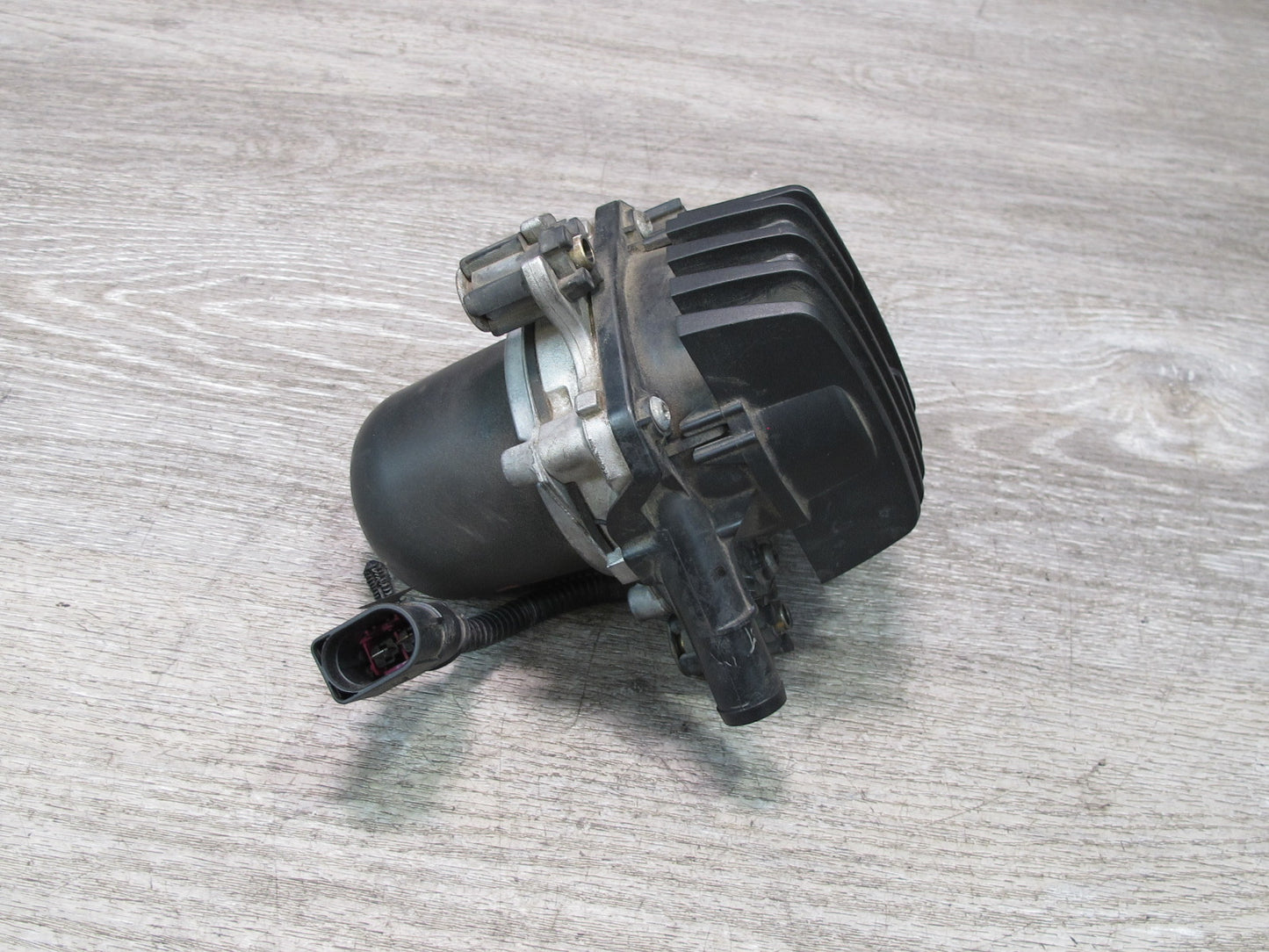 2003-2006 Porsche Cayenne 955 Left Secondary Smog Emission Air Pump 7L5959253C