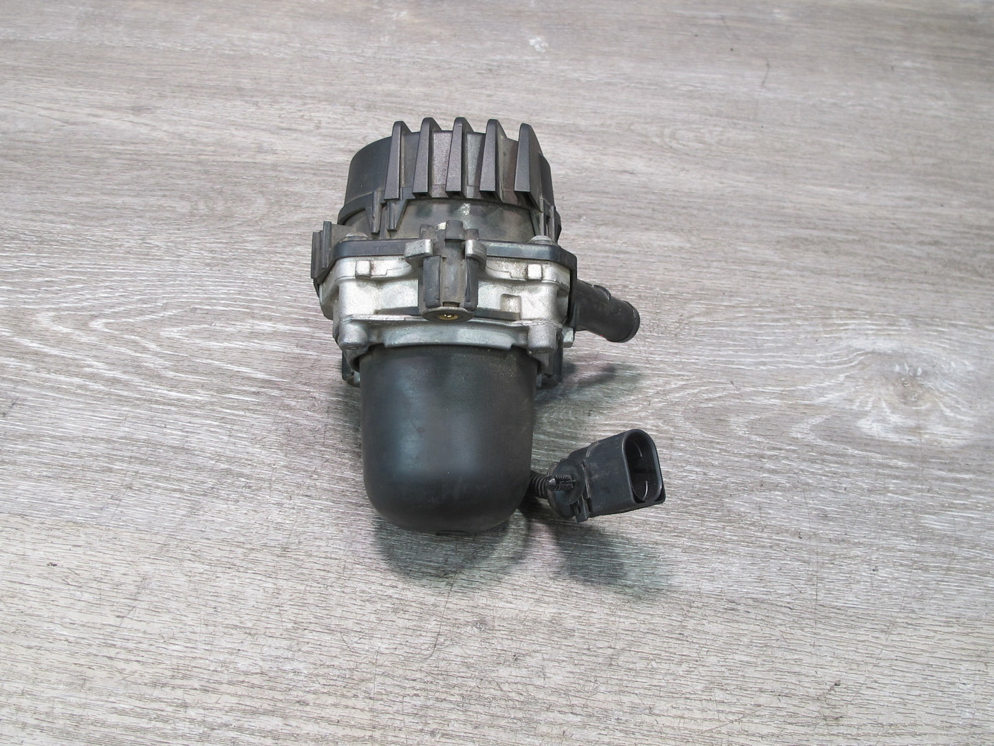 2003-2006 Porsche Cayenne 955 Left Secondary Smog Emission Air Pump 7L5959253C