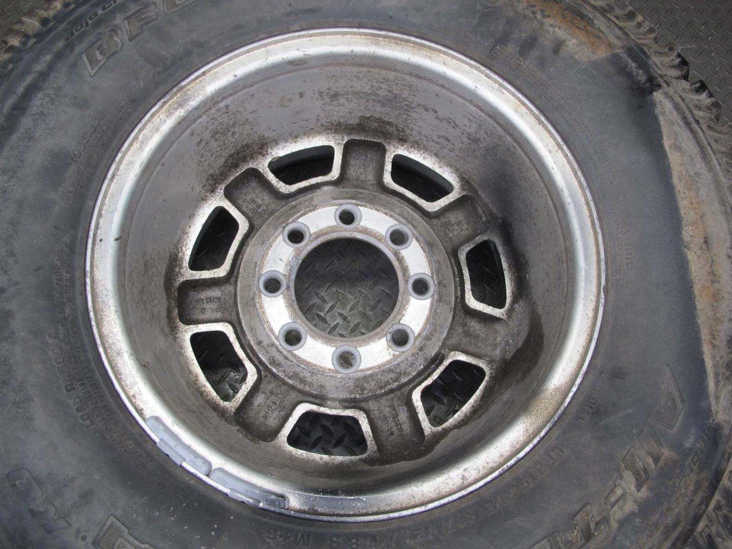 2003-2007 Hummer H2 R17" 7-SPOKE Alloy Wheel Rim 17X8.5J 8X165.1 W/ Tire