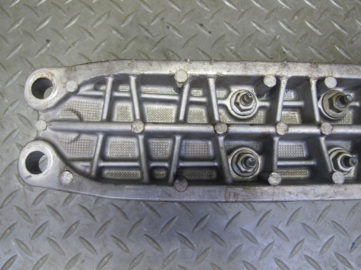 01-05 Lexus JCE10L IS300 A650E A/T Automatic Transmission Mount Bracket OEM