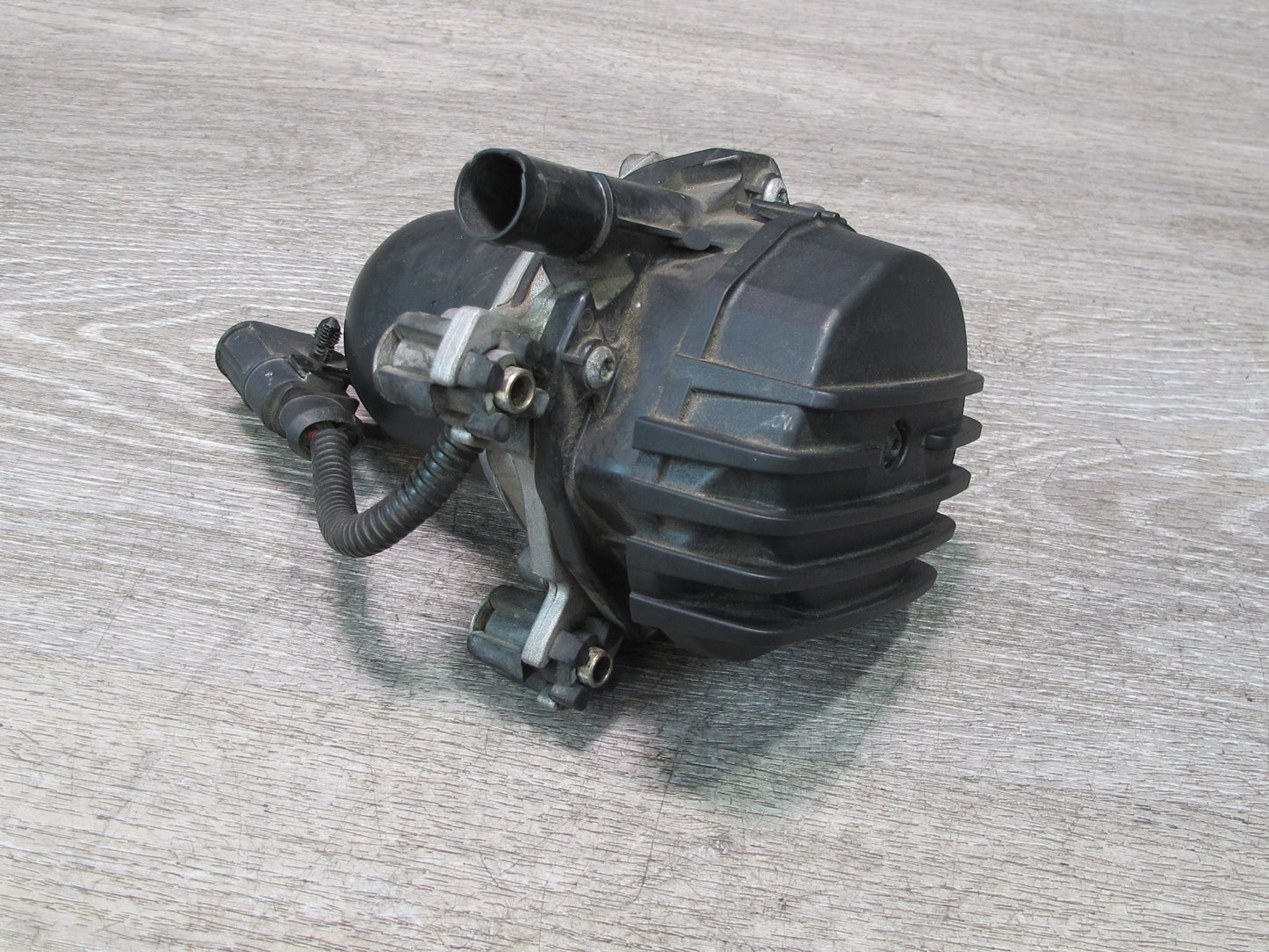 2003-2006 Porsche Cayenne 955 Right Secondary Smog Emission Air Pump 7L5959253D