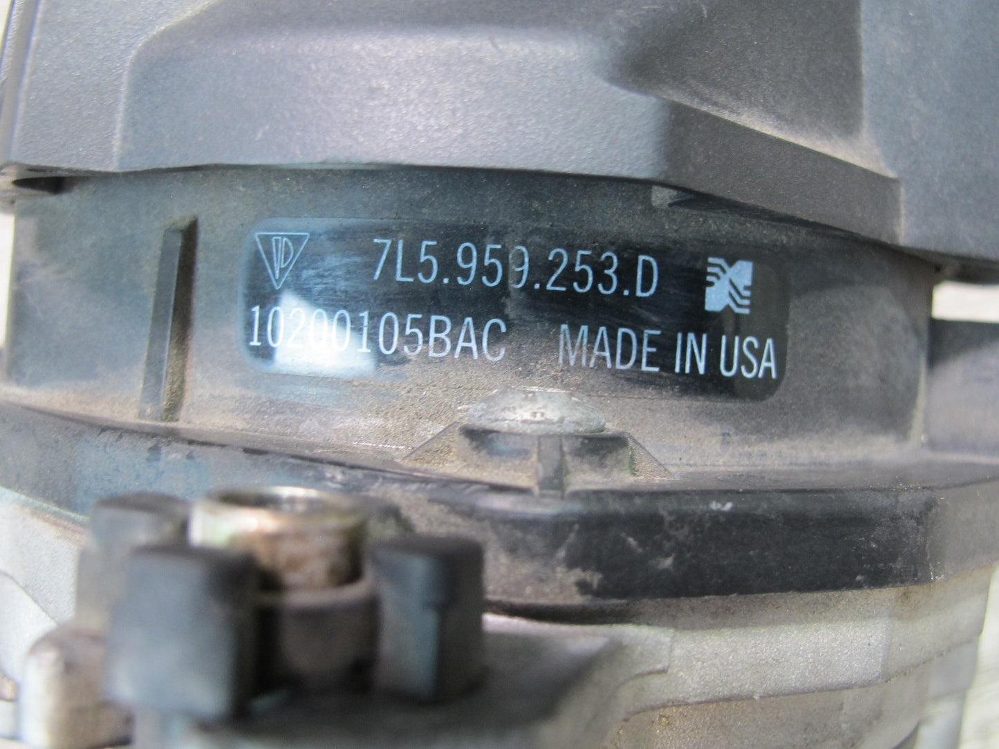 2003-2006 Porsche Cayenne 955 Right Secondary Smog Emission Air Pump 7L5959253D