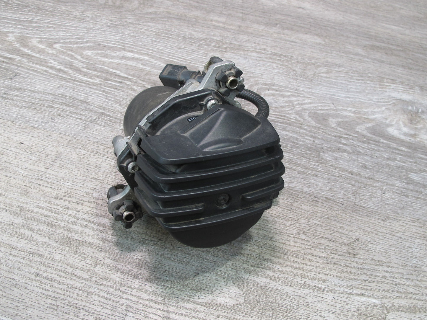 2003-2006 Porsche Cayenne 955 Right Secondary Smog Emission Air Pump 7L5959253D