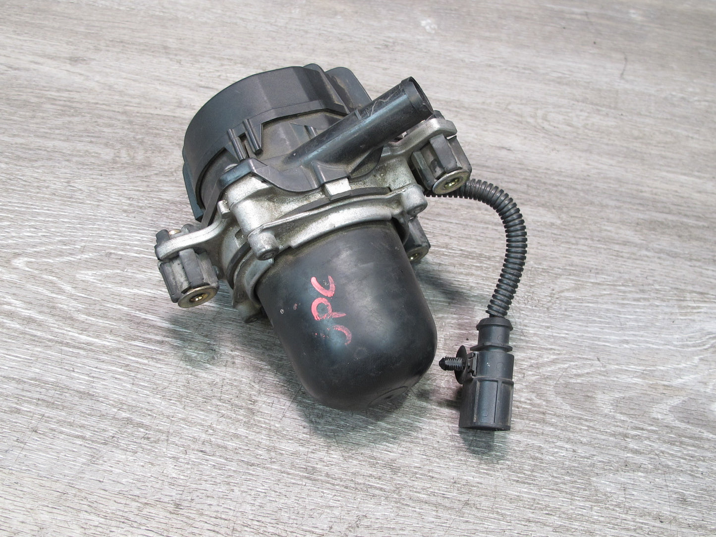 2003-2006 Porsche Cayenne 955 Right Secondary Smog Emission Air Pump 7L5959253D