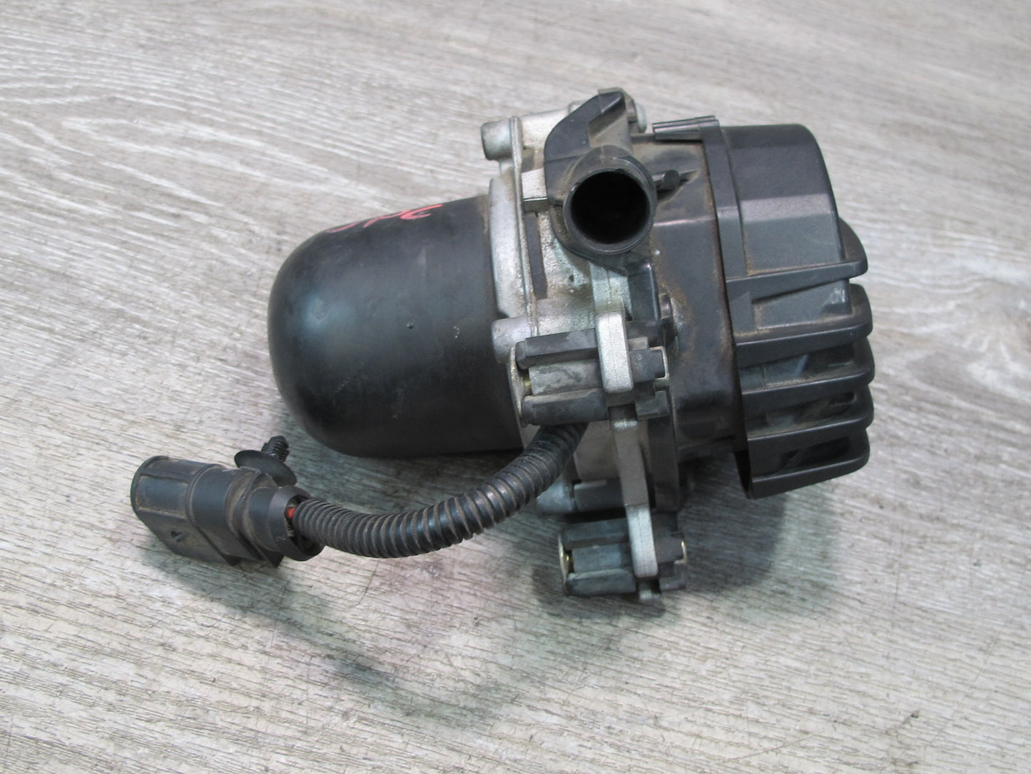 2003-2006 Porsche Cayenne 955 Right Secondary Smog Emission Air Pump 7L5959253D