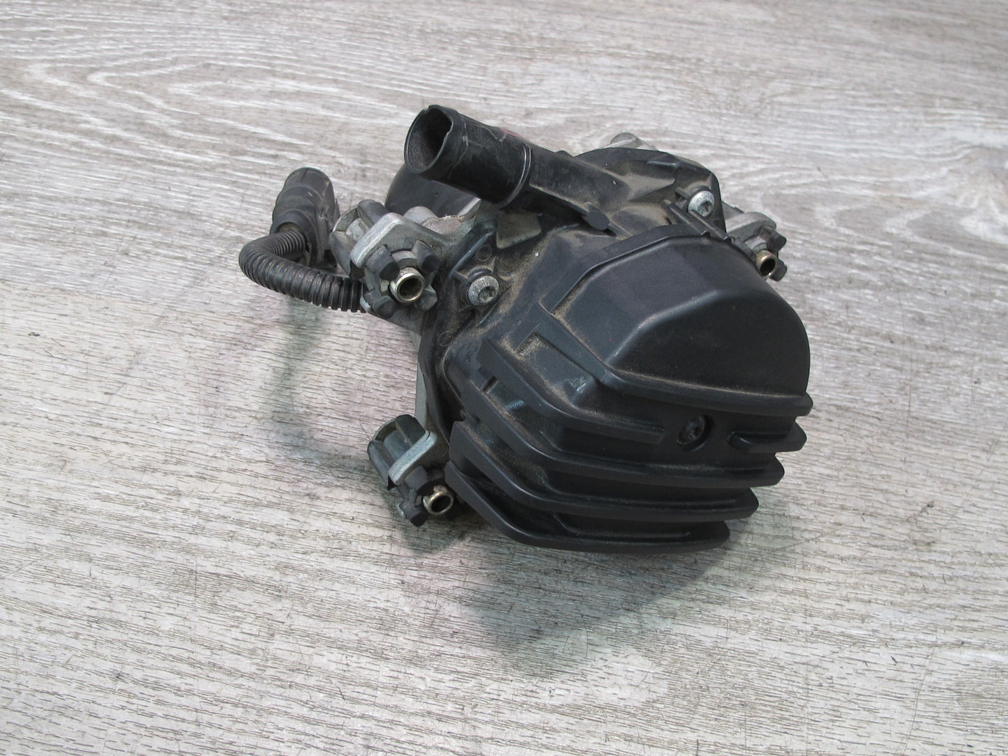 2003-2006 Porsche Cayenne 955 Right Secondary Smog Emission Air Pump 7L5959253D
