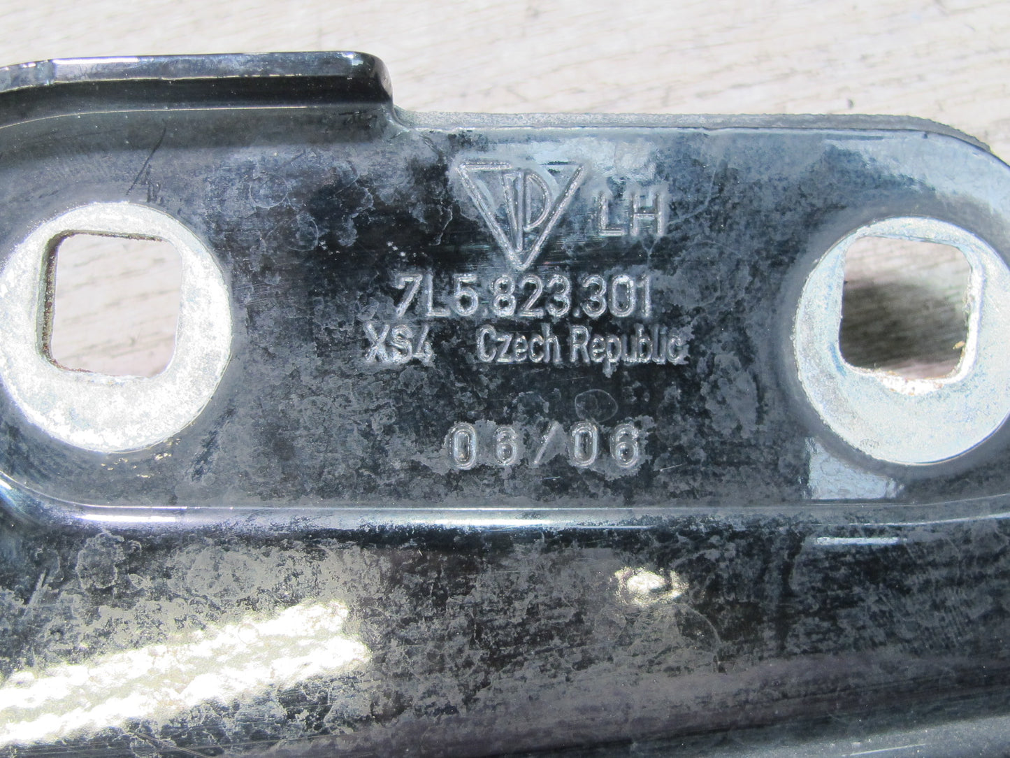 2003-2010 Porsche Cayenne 955 Front Left & Right Hood Hinge Set of 2