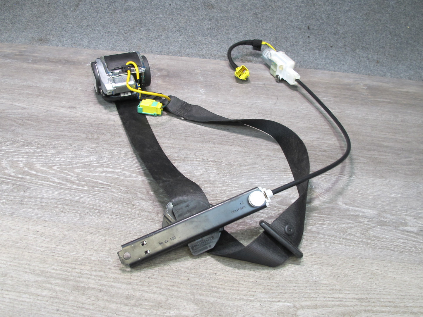 06-10 PORSCHE CAYENNE 955 957 FRONT RIGHT PASSENGER SIDE SEATBELT RETRACTOR OEM