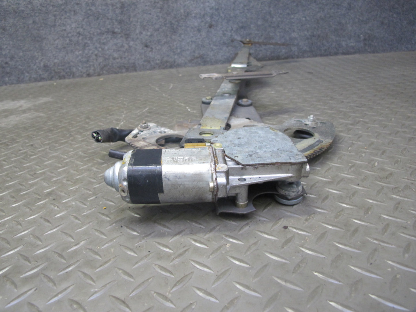 86-89 Mercedes R107 560SL Front Right Passenger Door Window Regulator Motor OEM