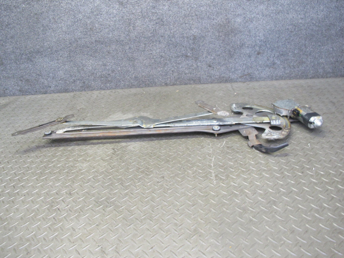 86-89 Mercedes R107 560SL Front Right Passenger Door Window Regulator Motor OEM