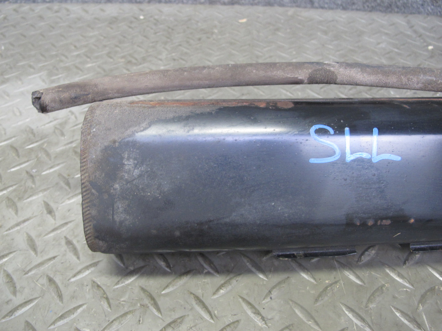 86-89 Mercedes R107 560SL Fuel Evap Vapor Charcoal Canister OEM
