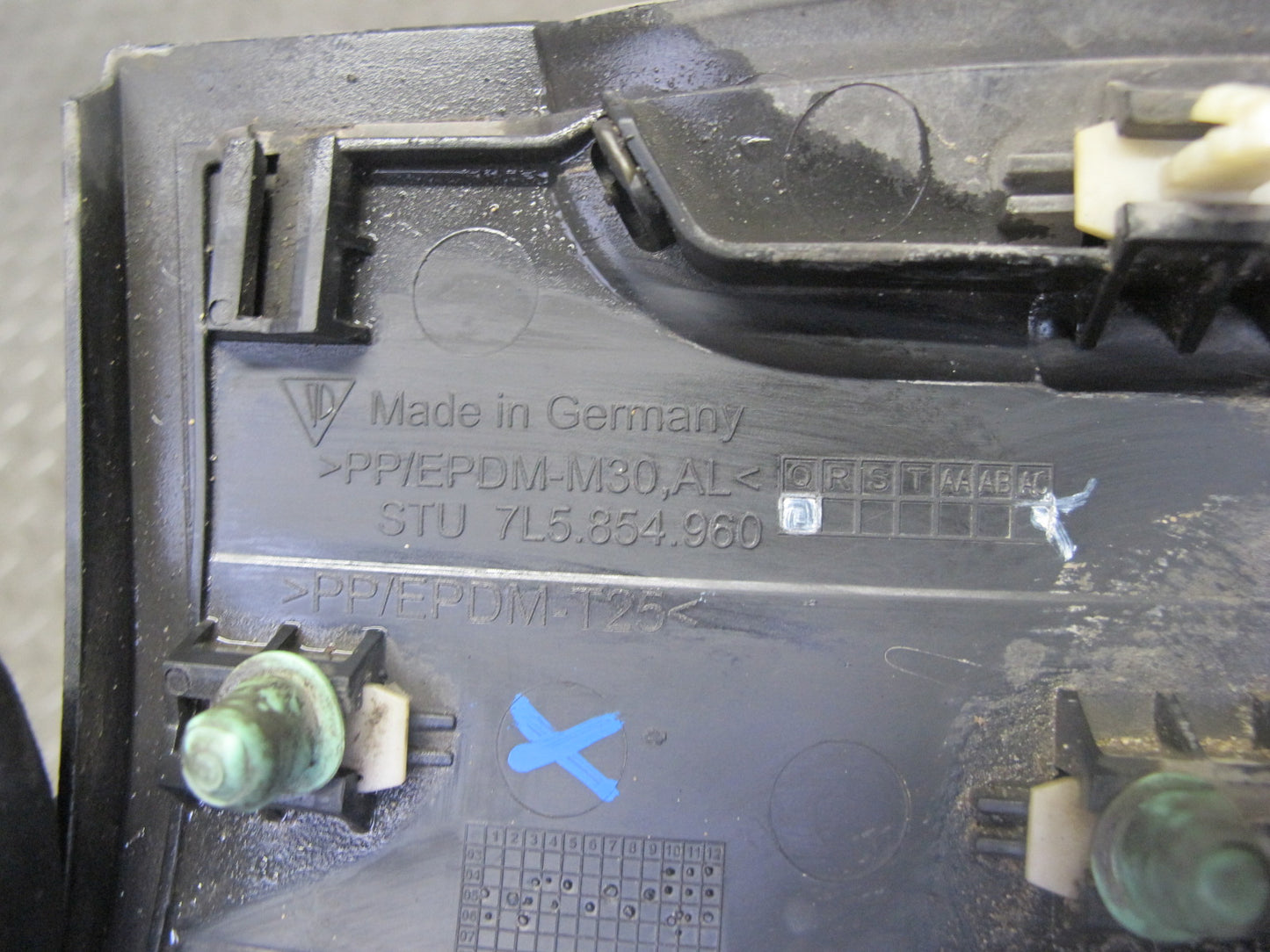 03-06 Porsche Cayenne 955 Front Right Fender Lower Trim Cover Panel 7L5854960