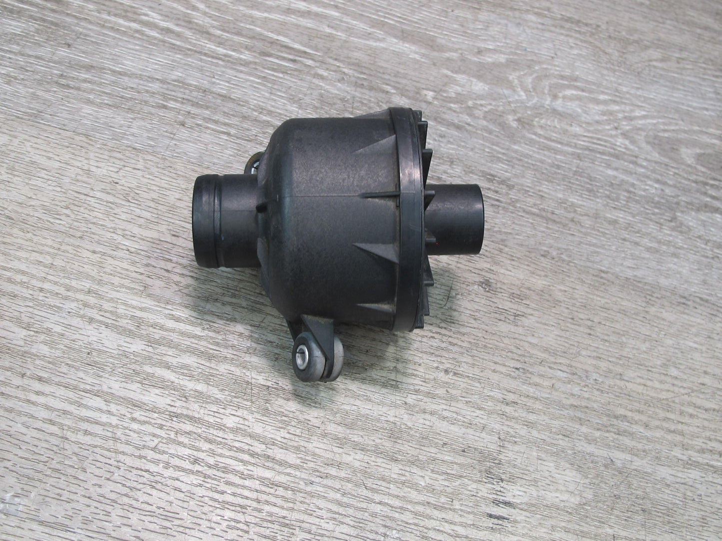 2008 VW R32 VR6 3.2L Cbra Engine Air Intake Resonator 1K0129770B OEM