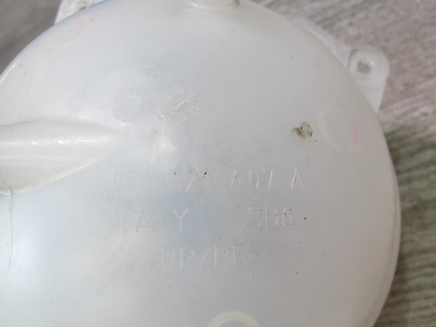 2008 VW R32 VR6 3.2L Engine Coolant Expansion Overflow Reservoir Tank OEM