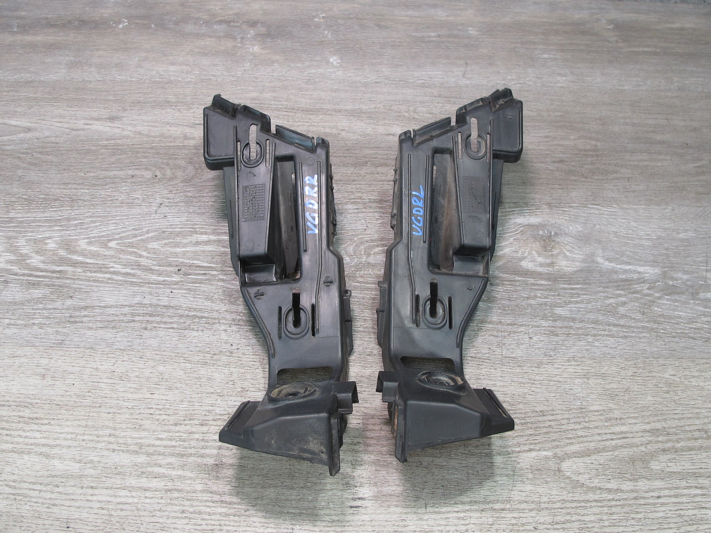 2008 VW R32 VR6 Rear Bumper Left & Right Guide Bracket Mount Support Set OEM