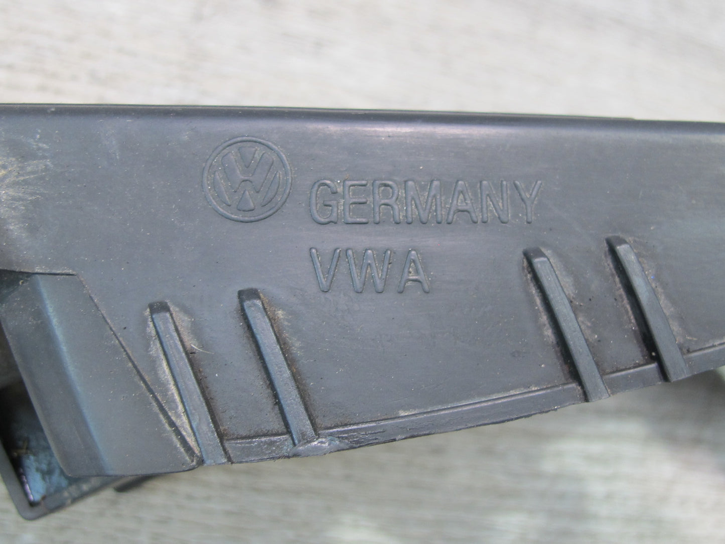 2008 VW R32 VR6 Rear Bumper Left & Right Guide Bracket Mount Support Set OEM