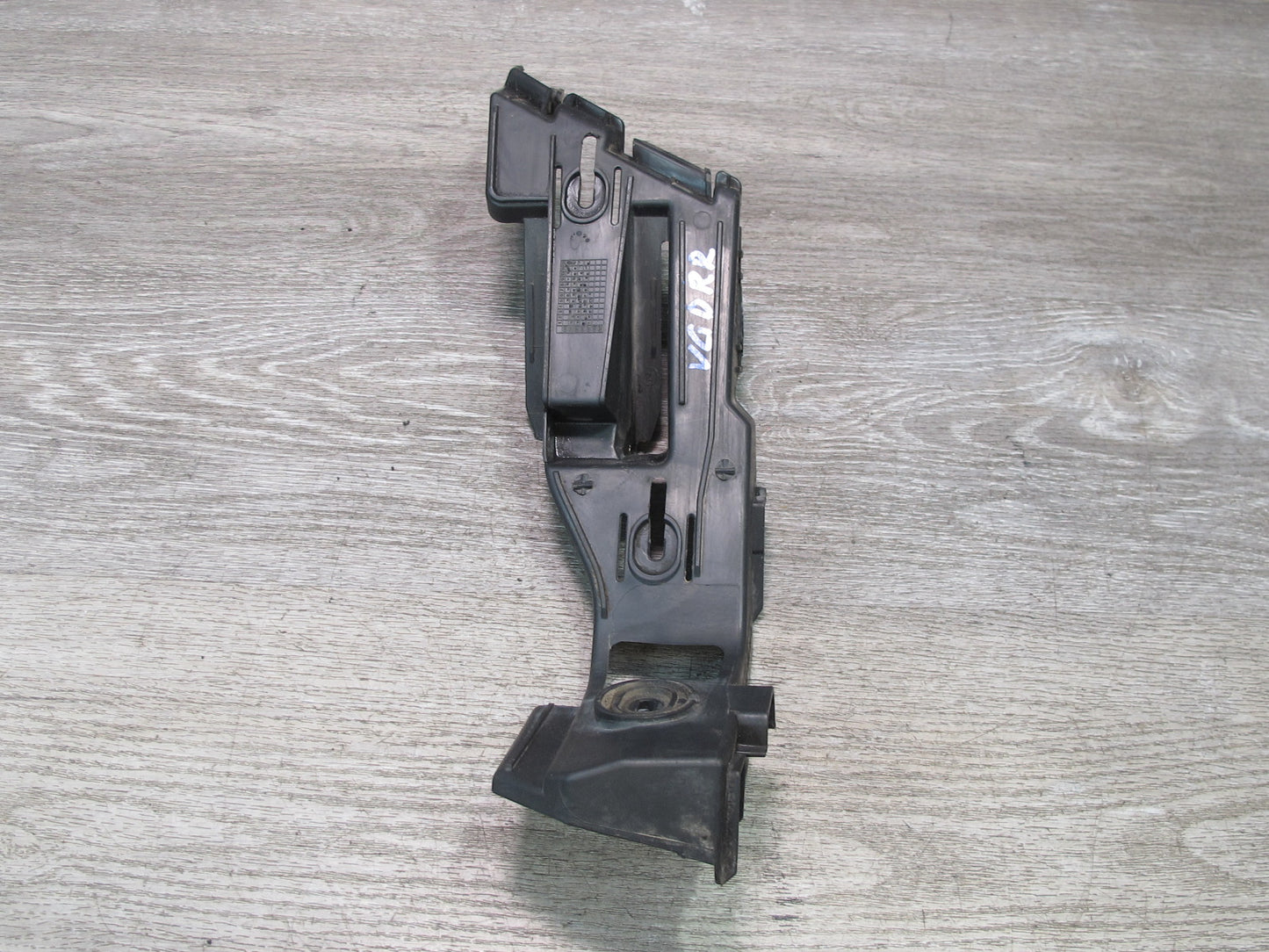 2008 VW R32 VR6 Rear Bumper Left & Right Guide Bracket Mount Support Set OEM